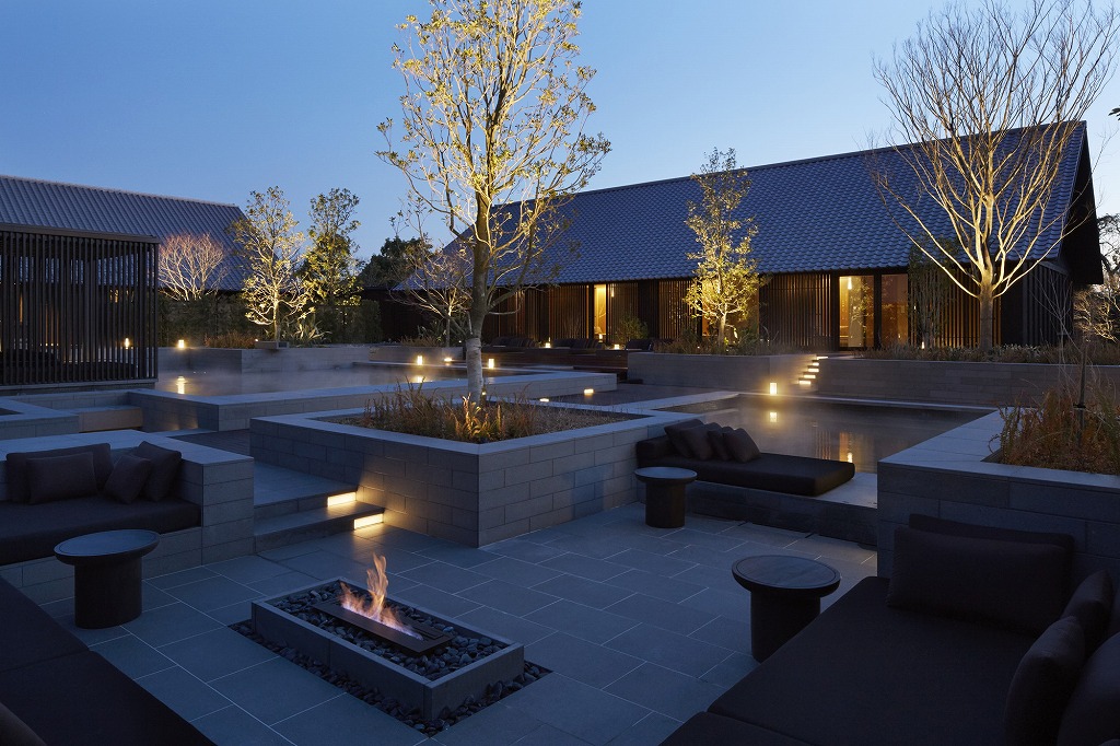 RS2156_Amanemu - Aman Spa mineral spring and fireside lounge-lpr                       